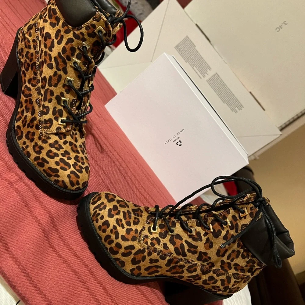 Zigi Soho print up heel